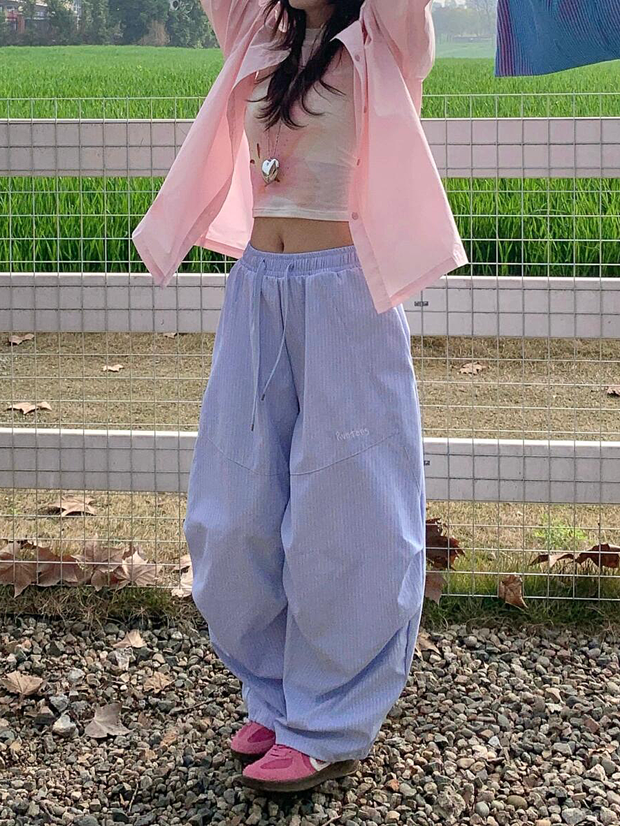 Vintage American-Style Loose-Fitting Wide-Leg Work Pants for Women, Striped Casual Sports Pants with Elastic Waist and Slimming Drape Vintage American-Style Loose-Fitting Wide-Leg Work Pants for Women, Striped Casual Sports Pants with Elastic Waist and Slimming Drape