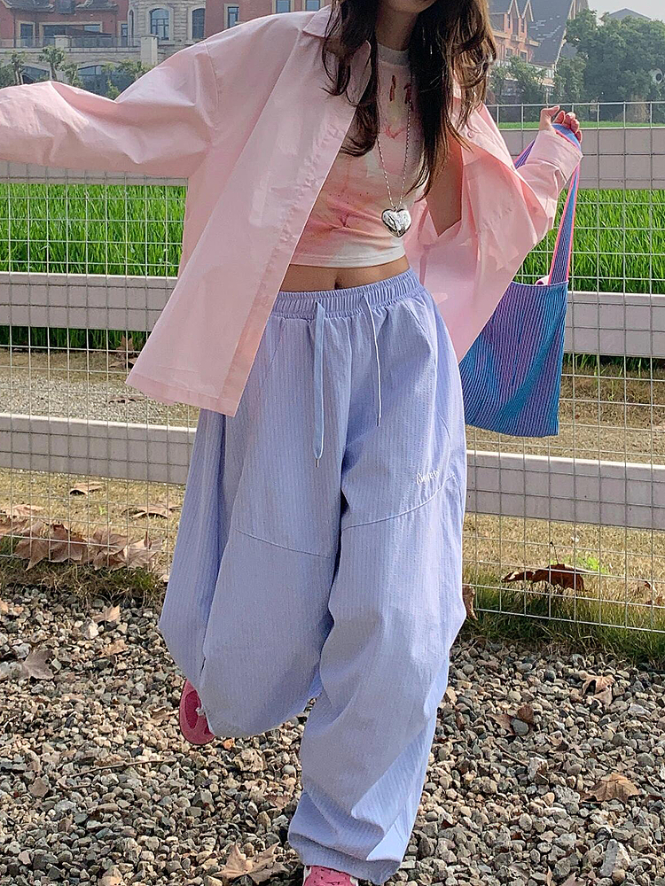 Vintage American-Style Loose-Fitting Wide-Leg Work Pants for Women, Striped Casual Sports Pants with Elastic Waist and Slimming Drape Vintage American-Style Loose-Fitting Wide-Leg Work Pants for Women, Striped Casual Sports Pants with Elastic Waist and Slimming Drape