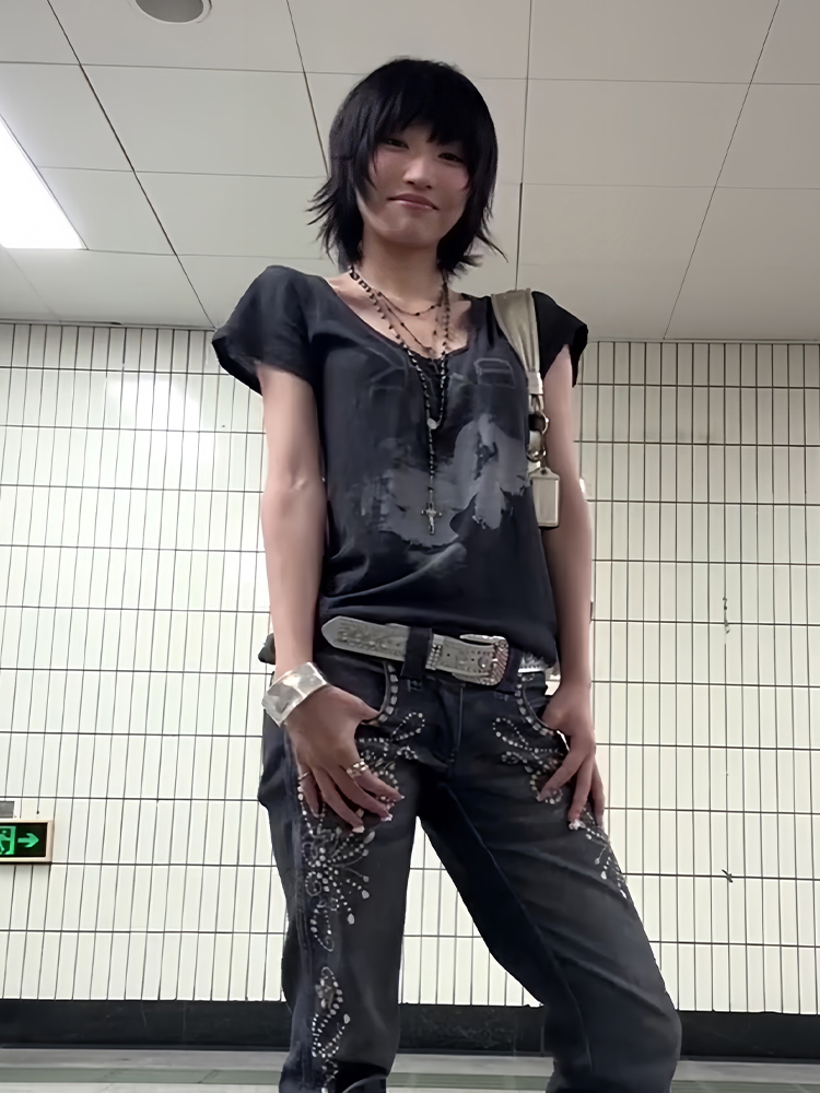 Vintage American-Style Oversized Collar T-Shirt for Women, Gray Portrait Print, Short Sleeves, Trendy High Street Loose Fit Vintage American-Style Oversized Collar T-Shirt for Women, Gray Portrait Print, Short Sleeves, Trendy High Street Loose Fit