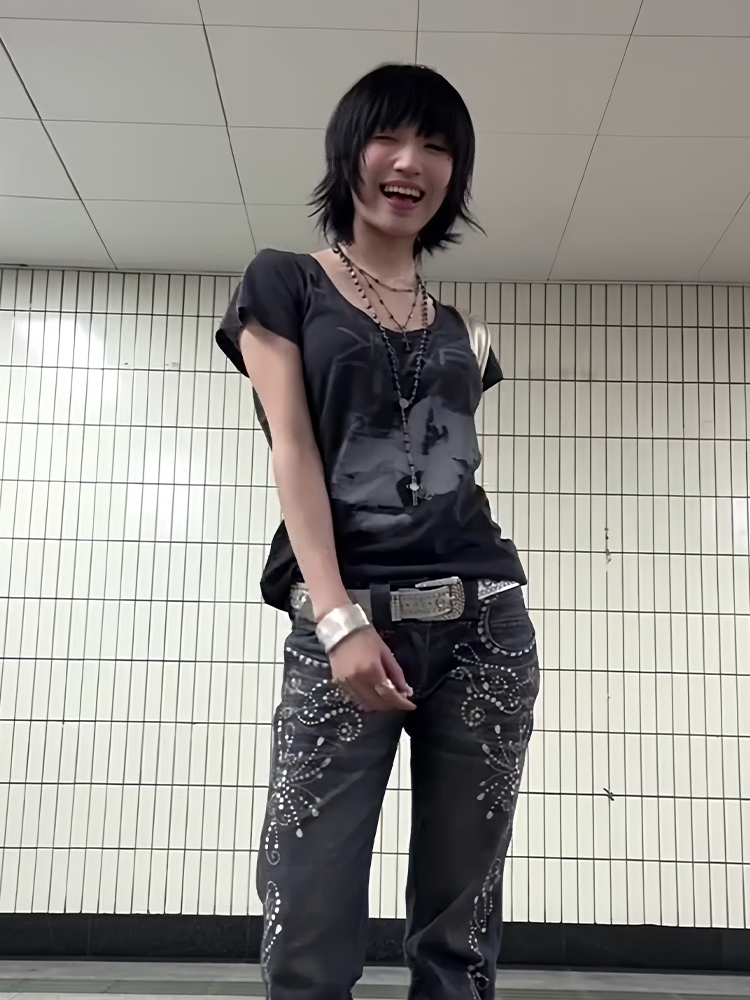 Vintage American-Style Oversized Collar T-Shirt for Women, Gray Portrait Print, Short Sleeves, Trendy High Street Loose Fit Vintage American-Style Oversized Collar T-Shirt for Women, Gray Portrait Print, Short Sleeves, Trendy High Street Loose Fit