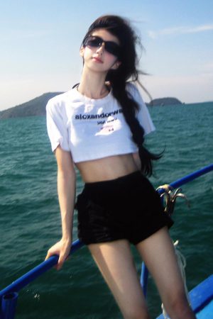 Vintage American Style Women's White Crop Top - Short Sleeve Round Neck T-Shirt with Letter Print - Summer ABG Hot Girl Fashion