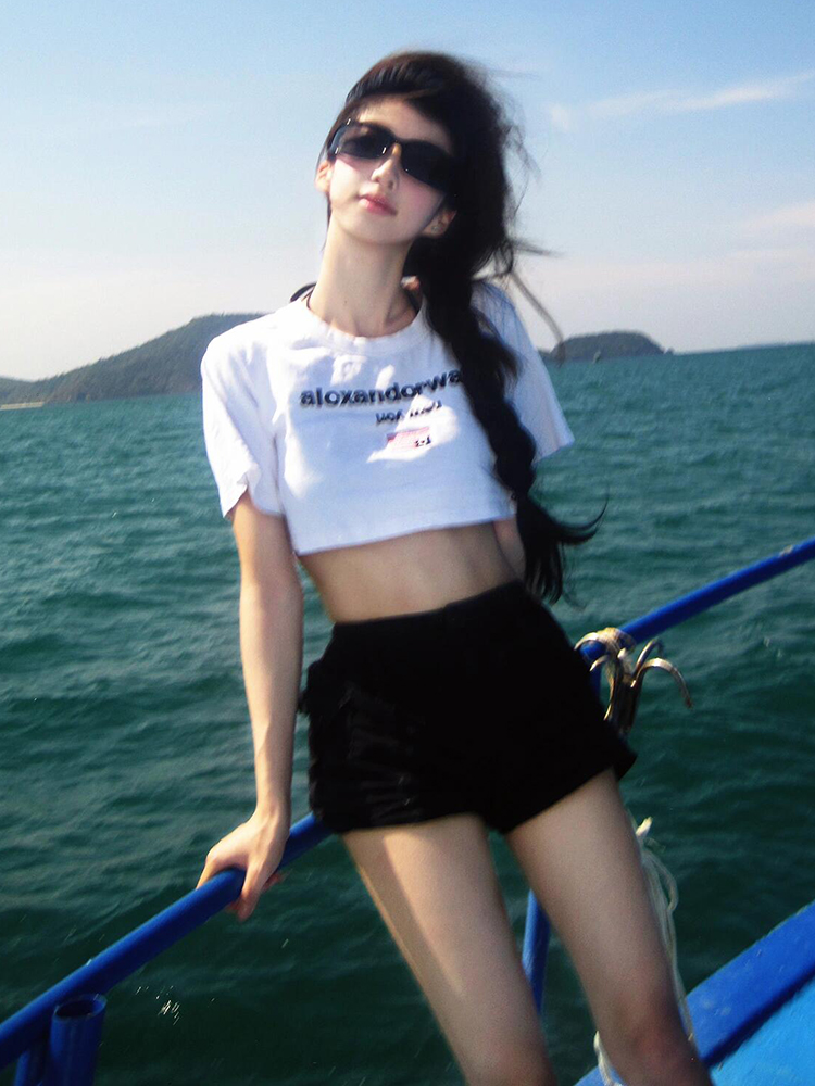 Vintage American Style Women's White Crop Top - Short Sleeve Round Neck T-Shirt with Letter Print - Summer ABG Hot Girl Fashion Vintage American Style Women's White Crop Top - Short Sleeve Round Neck T-Shirt with Letter Print - Summer ABG Hot Girl Fashion