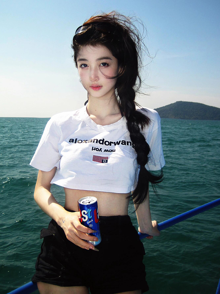 Vintage American Style Women's White Crop Top - Short Sleeve Round Neck T-Shirt with Letter Print - Summer ABG Hot Girl Fashion Vintage American Style Women's White Crop Top - Short Sleeve Round Neck T-Shirt with Letter Print - Summer ABG Hot Girl Fashion