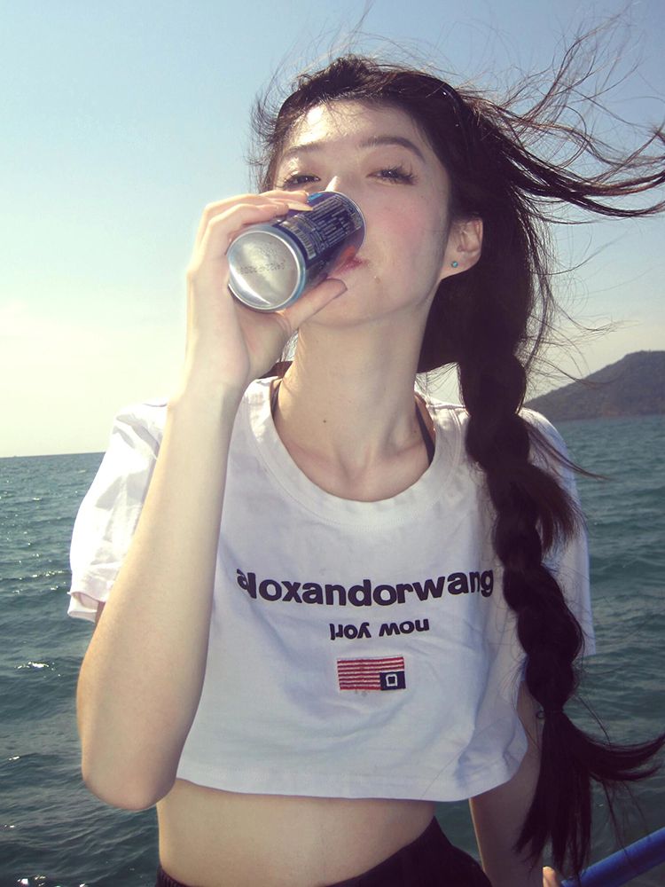 Vintage American Style Women's White Crop Top - Short Sleeve Round Neck T-Shirt with Letter Print - Summer ABG Hot Girl Fashion Vintage American Style Women's White Crop Top - Short Sleeve Round Neck T-Shirt with Letter Print - Summer ABG Hot Girl Fashion