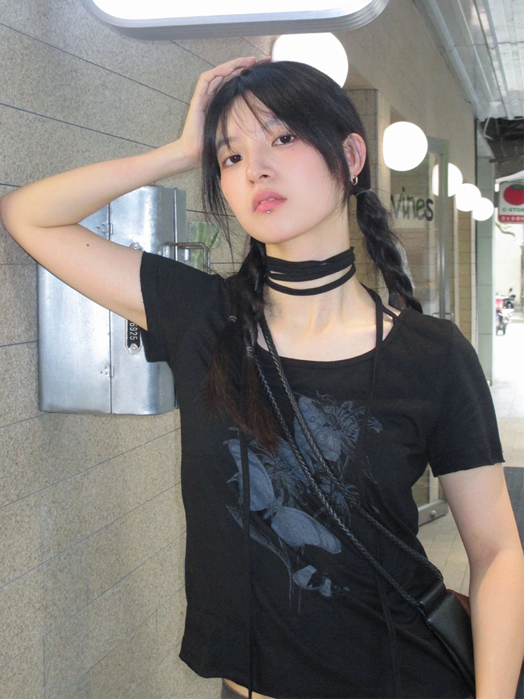 Vintage Black Butterfly Print Tie-Up Cotton T-Shirt for Women - Slim Fit Short Sleeve Summer Top in Sweet and Spicy Style Vintage Black Butterfly Print Tie-Up Cotton T-Shirt for Women - Slim Fit Short Sleeve Summer Top in Sweet and Spicy Style