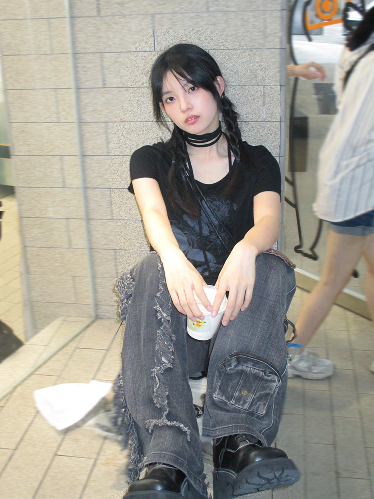 Vintage Black Butterfly Print Tie-Up Cotton T-Shirt for Women - Slim Fit Short Sleeve Summer Top in Sweet and Spicy Style Vintage Black Butterfly Print Tie-Up Cotton T-Shirt for Women - Slim Fit Short Sleeve Summer Top in Sweet and Spicy Style