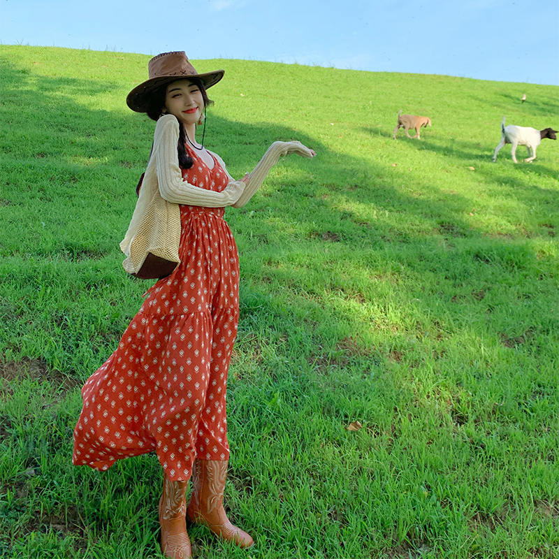 Vintage Bohemian Printed Long Skirt and Spaghetti Strap Backless Dress - Qinghai Northwest Red Floral Design for Women Vintage Bohemian Printed Long Skirt and Spaghetti Strap Backless Dress - Qinghai Northwest Red Floral Design for Women