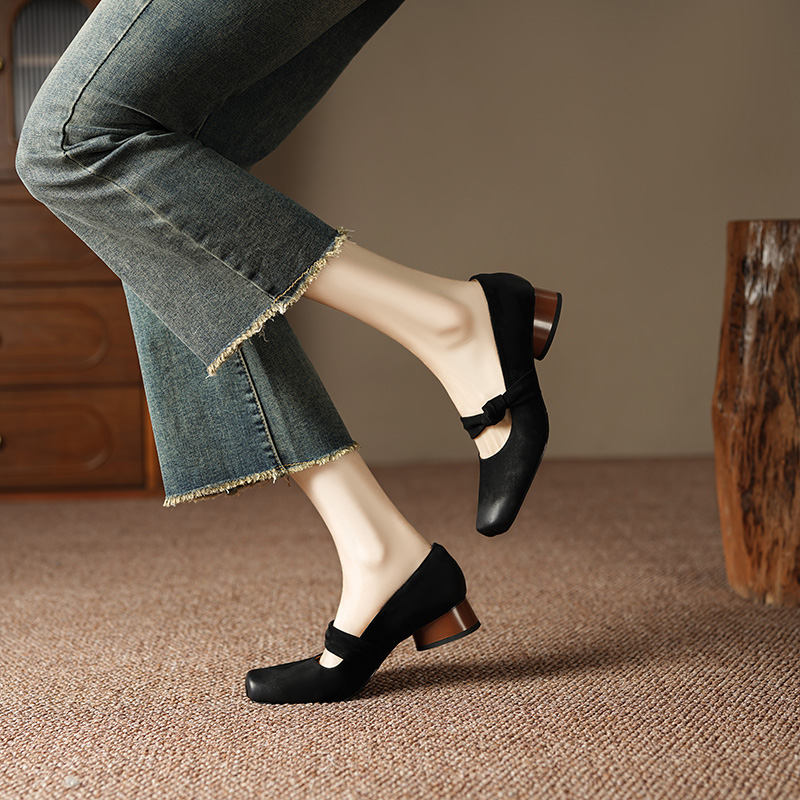 Vintage Brown Suede Chelsea Boots for Women - Round-Toe Genuine Leather Chunky Heels, Stylish Y2K Fashion Footwear Vintage Brown Suede Chelsea Boots for Women - Round-Toe Genuine Leather Chunky Heels, Stylish Y2K Fashion Footwear