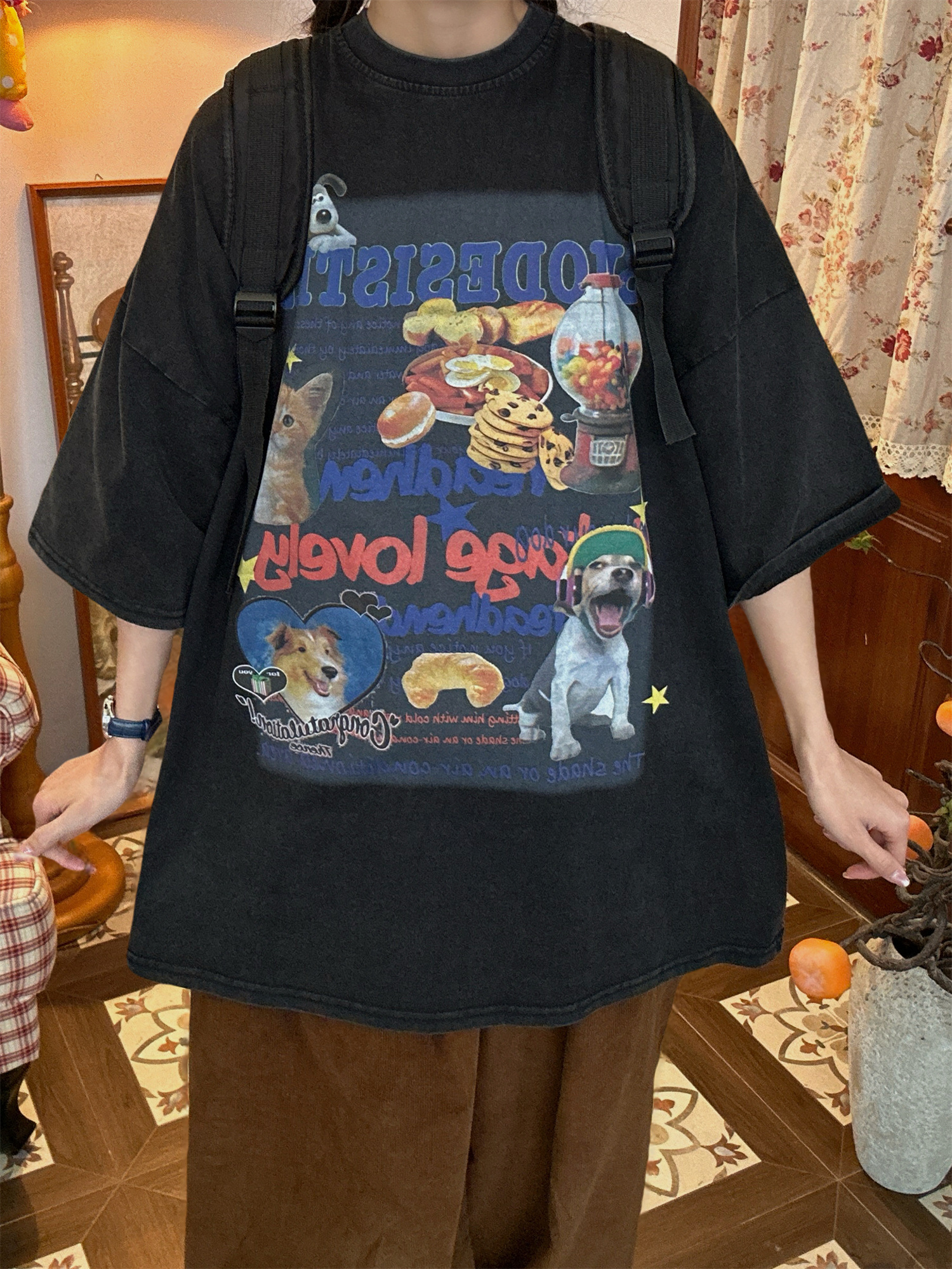 Vintage Cartoon Cat and Dog Print Half Sleeve T-Shirt for Women, Washed Distressed Loose Style, 90s Inspired Casual Top Vintage Cartoon Cat and Dog Print Half Sleeve T-Shirt for Women, Washed Distressed Loose Style, 90s Inspired Casual Top