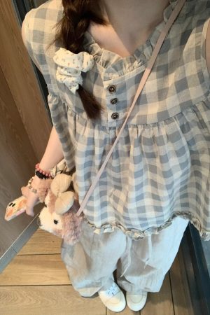 Vintage Checkered Sleeveless Shirt for Girls with Ruffled Edges - Summer Doll-Style Top for Middle and High School Students