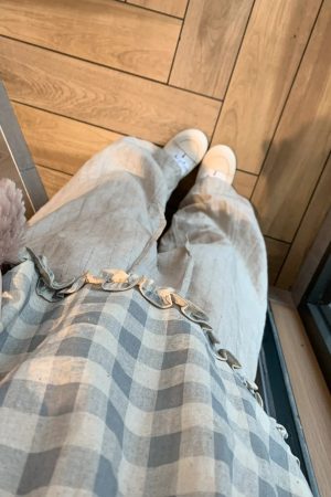 Vintage Checkered Sleeveless Shirt for Girls with Ruffled Edges - Summer Doll-Style Top for Middle and High School Students