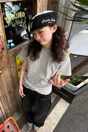 Vintage Color-Blocked Striped Shoulder T-Shirt for Women - Summer Slim-Fit Casual Top, 90s Inspired Short Sleeve