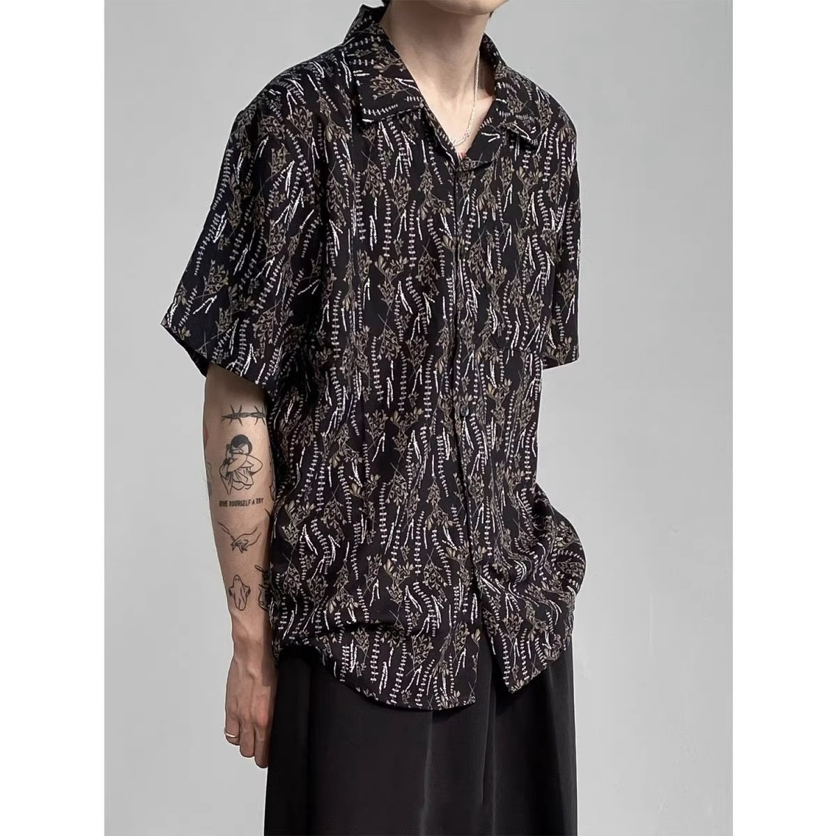 Vintage Cuban Collar Short Sleeve Shirt for Men and Women, Retro Floral Summer Beach Shirt, Japanese Style, Loose Fit Vintage Cuban Collar Short Sleeve Shirt for Men and Women, Retro Floral Summer Beach Shirt, Japanese Style, Loose Fit