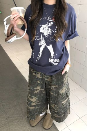 Vintage Distressed Short-Sleeve T-Shirt for Men & Women - Casual Hip-Hop Street Style Tee, Retro American Aesthetic