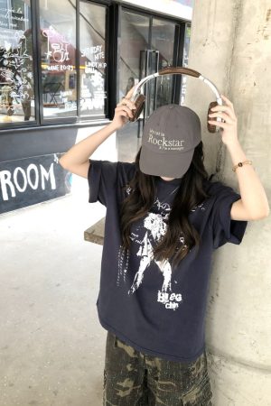 Vintage Distressed Short-Sleeve T-Shirt for Men & Women - Casual Hip-Hop Street Style Tee, Retro American Aesthetic