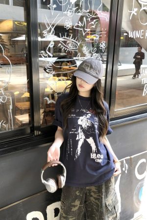 Vintage Distressed Short-Sleeve T-Shirt for Men & Women - Casual Hip-Hop Street Style Tee, Retro American Aesthetic