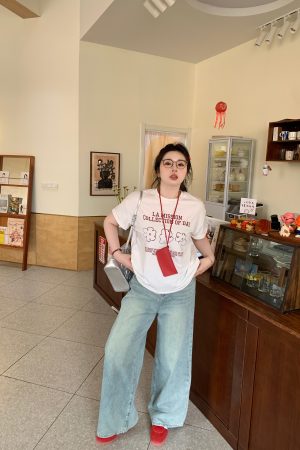 Vintage Distressed Water-Washed Blue High-Waisted Loose Straight-Leg Wide-Leg Jeans for Women - 90s Inspired Fashion