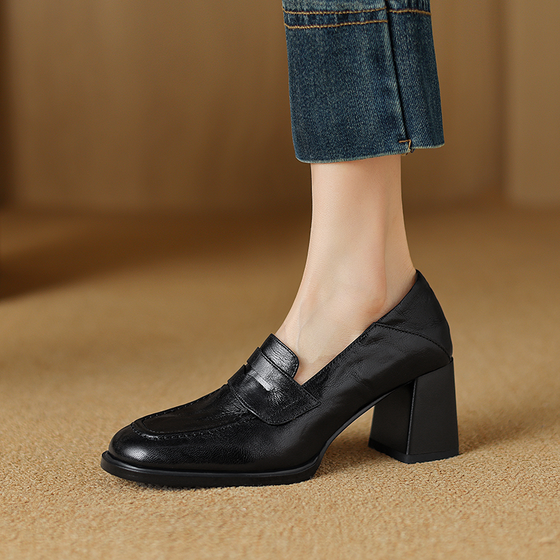 Vintage French Women's Leather Flats with Square Toe, Chunky Heel - Italian Design, Deep Mouth Style, Classic Fashion Footwear Vintage French Women's Leather Flats with Square Toe, Chunky Heel - Italian Design, Deep Mouth Style, Classic Fashion Footwear