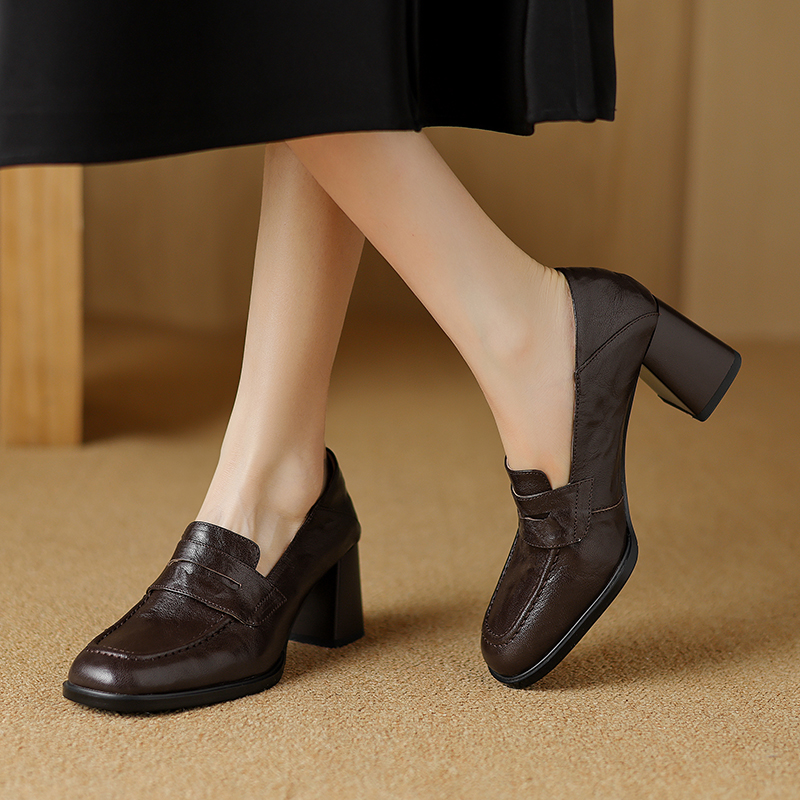 Vintage French Women's Leather Flats with Square Toe, Chunky Heel - Italian Design, Deep Mouth Style, Classic Fashion Footwear Vintage French Women's Leather Flats with Square Toe, Chunky Heel - Italian Design, Deep Mouth Style, Classic Fashion Footwear