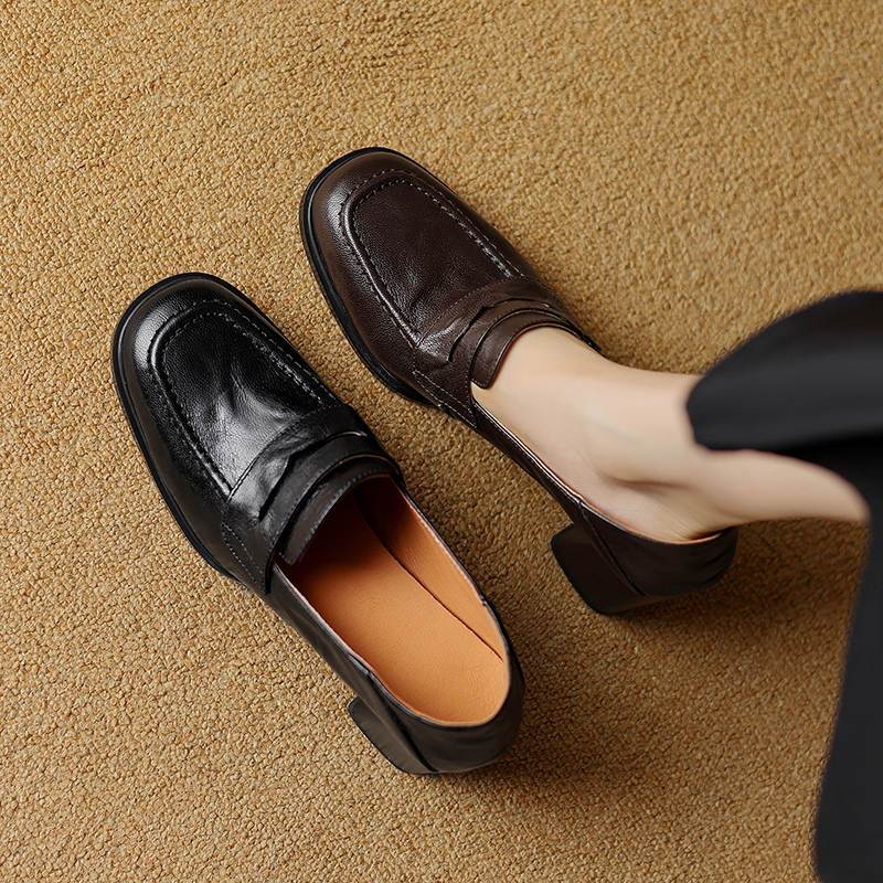 Vintage French Women's Leather Flats with Square Toe, Chunky Heel - Italian Design, Deep Mouth Style, Classic Fashion Footwear Vintage French Women's Leather Flats with Square Toe, Chunky Heel - Italian Design, Deep Mouth Style, Classic Fashion Footwear