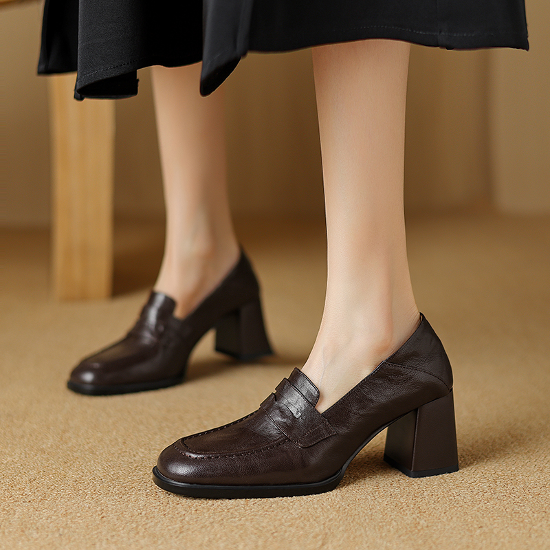 Vintage French Women's Leather Flats with Square Toe, Chunky Heel - Italian Design, Deep Mouth Style, Classic Fashion Footwear Vintage French Women's Leather Flats with Square Toe, Chunky Heel - Italian Design, Deep Mouth Style, Classic Fashion Footwear