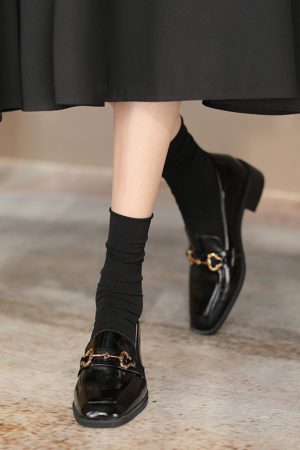 Vintage Gold Buckle British Style Slip-On Mid-Heel Loafers for Women - Retro Leather Shoes Inspired by Y2K Fashion