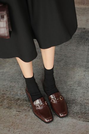 Vintage Gold Buckle British Style Slip-On Mid-Heel Loafers for Women - Retro Leather Shoes Inspired by Y2K Fashion