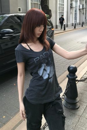 Vintage-Inspired Big Collar T-Shirt for Women, Portrait Print, Gray Short Sleeves, Loose Fit, Trendy Summer High Street Top