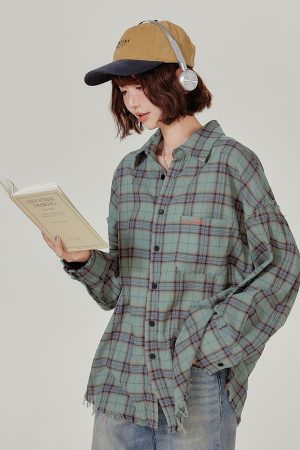 Vintage-Inspired Green Plaid Shirt Jacket for Women - Casual Loose Checkered Top for Spring and Autumn Fashion