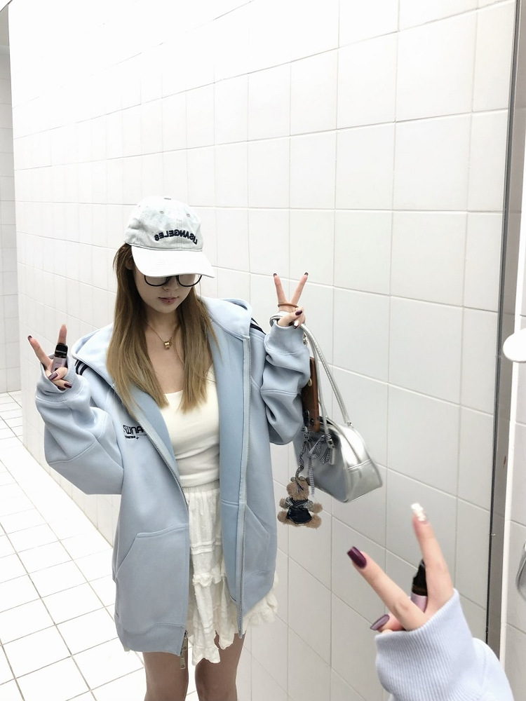 Vintage-Inspired Hooded Cardigan Sweatshirt for Couples - Unisex Loose Fit Zipper Jacket in Nostalgic Sports Style for Back to School Vintage-Inspired Hooded Cardigan Sweatshirt for Couples - Unisex Loose Fit Zipper Jacket in Nostalgic Sports Style for Back to School