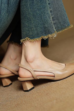 Vintage-Inspired Minimalist Genuine Leather Mid-Heel Sandals for Women - Hollow Design, Commuting Friendly, Chic OL Style