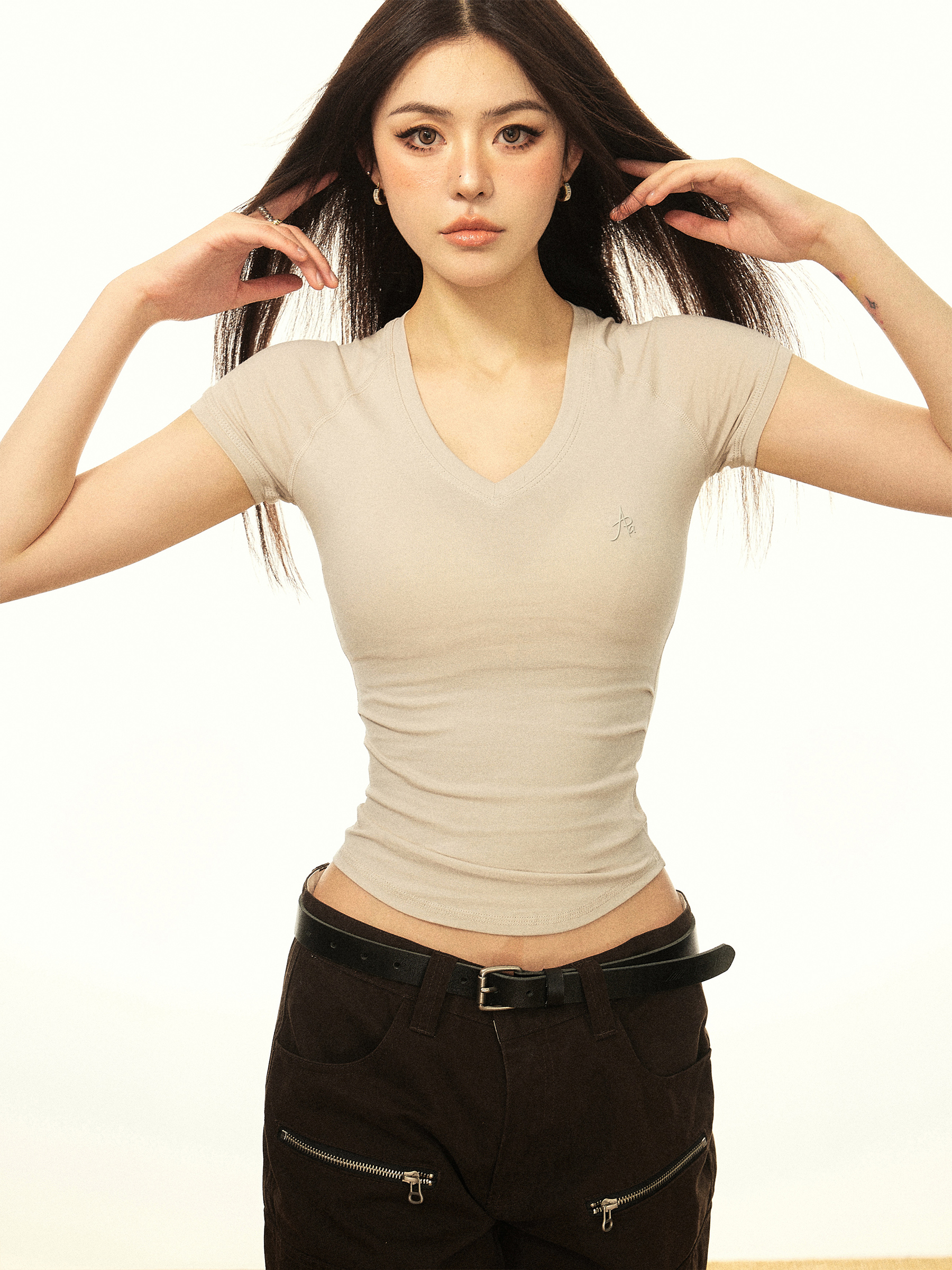 Vintage-Inspired V-Neck Solid Color T-Shirt for Women, Slim Fit Short Sleeve Top, 2025 Summer Style, Casual Essential