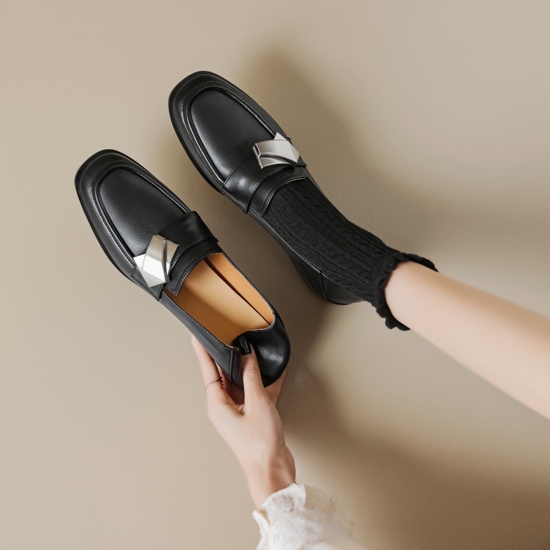 Vintage Italian Chunky-Heeled Square-Toe Slip-On Loafers for Women - Retro Style Footwear Vintage Italian Chunky-Heeled Square-Toe Slip-On Loafers for Women - Retro Style Footwear