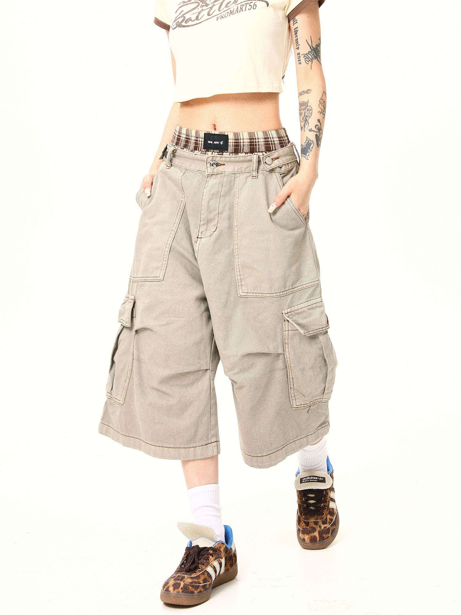 Vintage Khaki Cargo Seven-Point Pants for Men and Women - Unisex Multi-Pocket Loose Shorts for American Street Style Fashion Vintage Khaki Cargo Seven-Point Pants for Men and Women - Unisex Multi-Pocket Loose Shorts for American Street Style Fashion