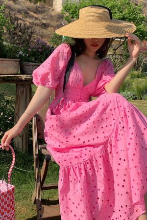 Vintage Lace Heavy-Duty Long French Embroidered Hollow V-Neck Puff Sleeve High-Waisted Flared Mermaid Dress for Boho Style