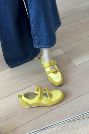 Vintage Leather Hollow-Out Velcro Mary Jane Shoes for Women - Versatile Ballet Style Flat Casual Training Shoes