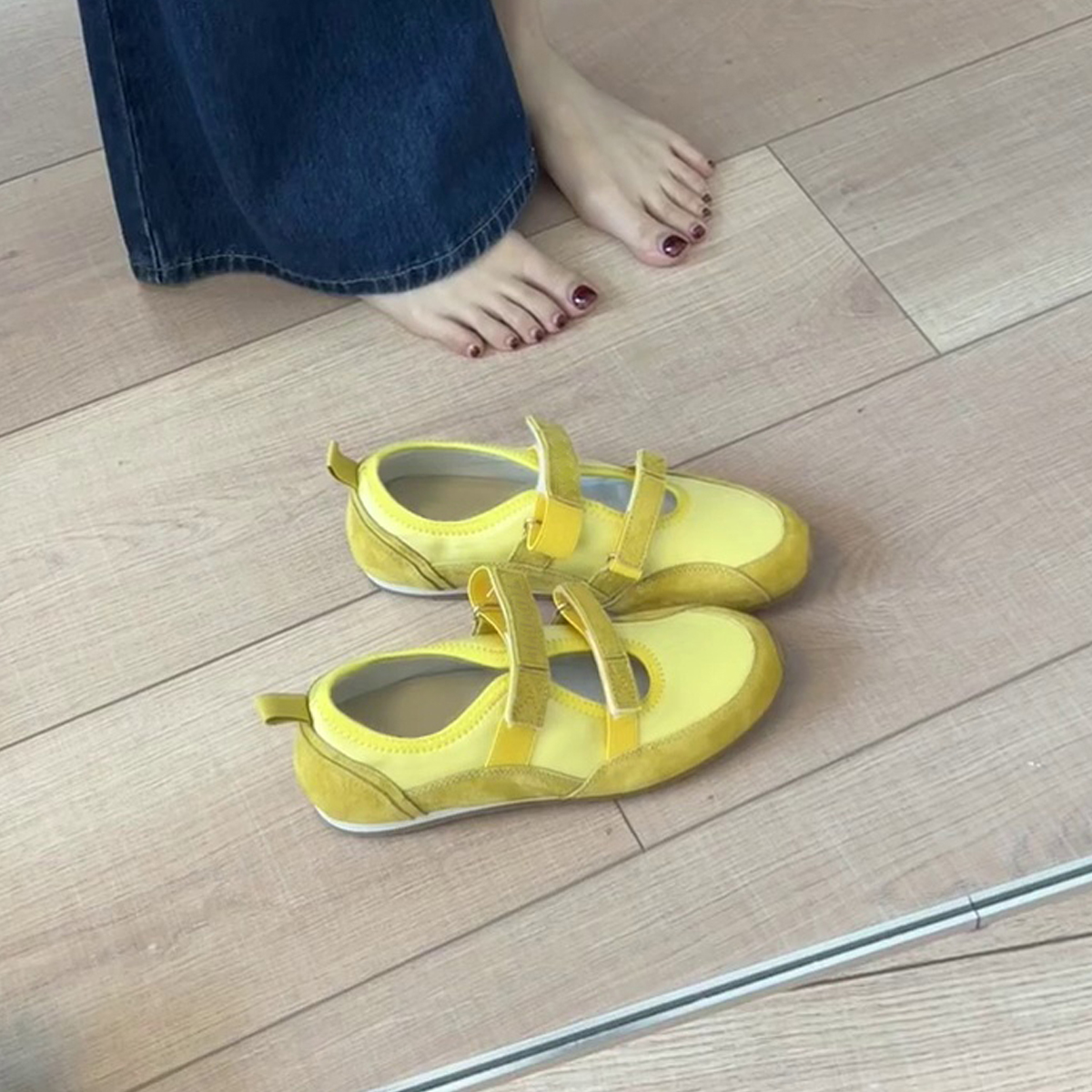 Vintage Leather Hollow-Out Velcro Mary Jane Shoes for Women - Versatile Ballet Style Flat Casual Training Shoes Vintage Leather Hollow-Out Velcro Mary Jane Shoes for Women - Versatile Ballet Style Flat Casual Training Shoes