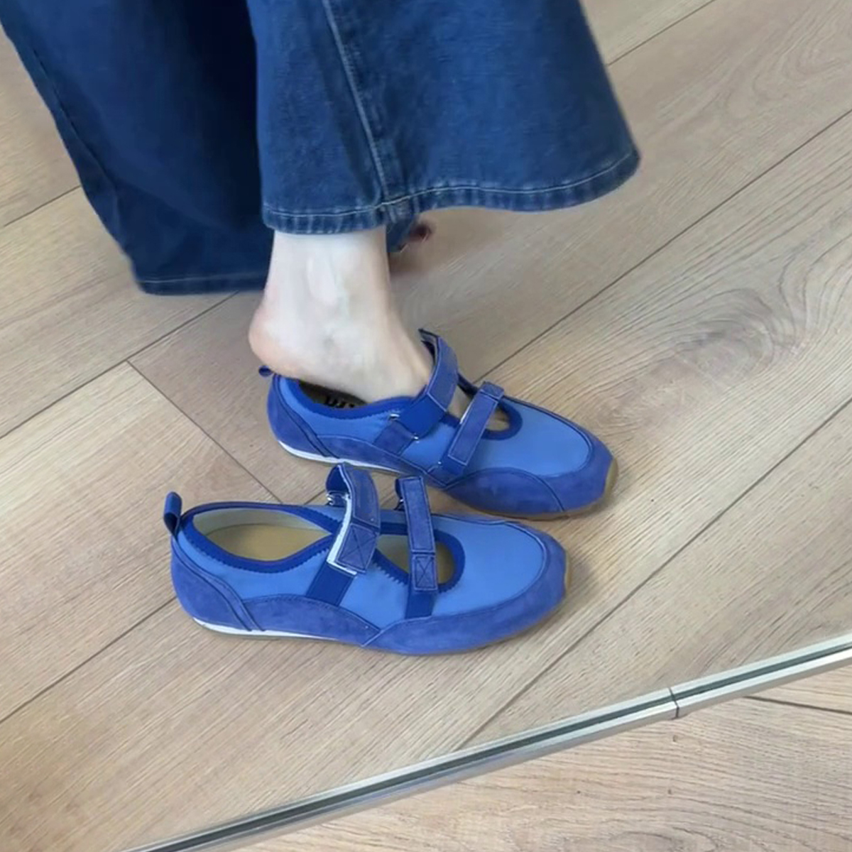 Vintage Leather Hollow-Out Velcro Mary Jane Shoes for Women - Versatile Ballet Style Flat Casual Training Shoes Vintage Leather Hollow-Out Velcro Mary Jane Shoes for Women - Versatile Ballet Style Flat Casual Training Shoes