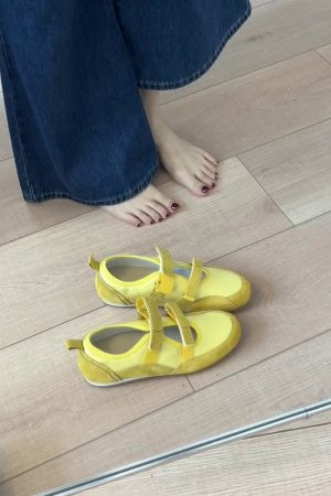 Vintage Leather Hollow-Out Velcro Mary Jane Shoes for Women - Versatile Ballet Style Flat Casual Training Shoes