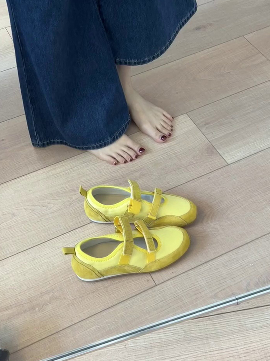 Vintage Leather Hollow-Out Velcro Mary Jane Shoes for Women - Versatile Ballet Style Flat Casual Training Shoes Vintage Leather Hollow-Out Velcro Mary Jane Shoes for Women - Versatile Ballet Style Flat Casual Training Shoes