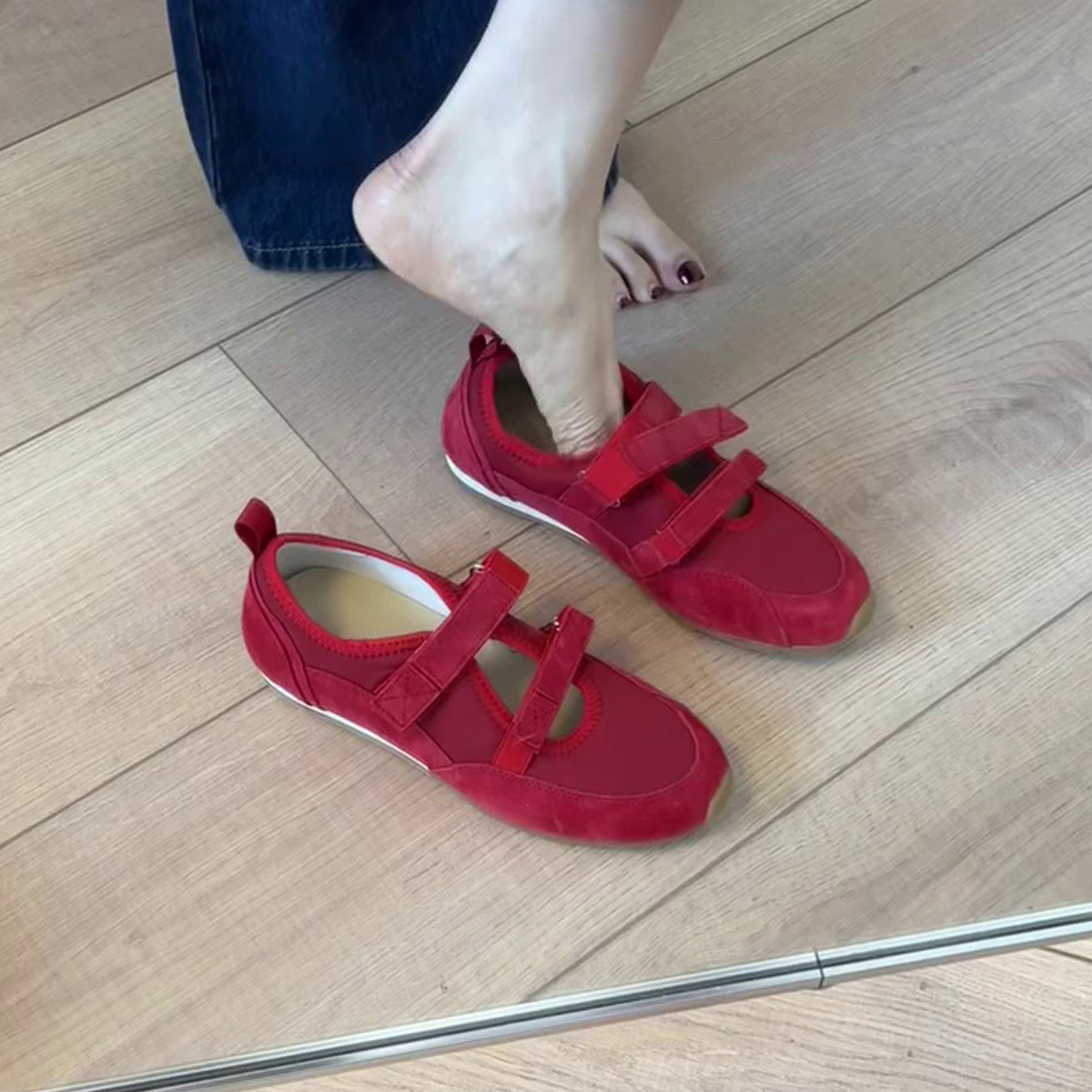 Vintage Leather Hollow-Out Velcro Mary Jane Shoes for Women - Versatile Ballet Style Flat Casual Training Shoes Vintage Leather Hollow-Out Velcro Mary Jane Shoes for Women - Versatile Ballet Style Flat Casual Training Shoes