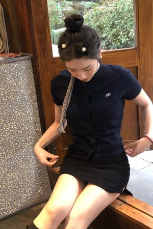 Vintage Navy Blue Knitted Short-Sleeve Women's Summer Cardigan - Slim Fit Round Neck Stylish Top for Y2K and Retro Fashion