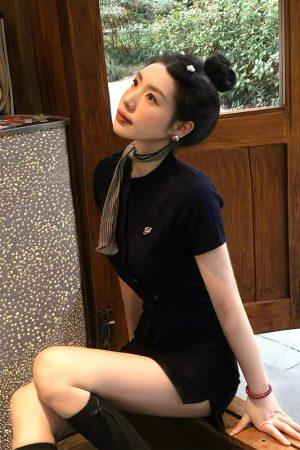 Vintage Navy Blue Knitted Short-Sleeve Women's Summer Cardigan - Slim Fit Round Neck Stylish Top for Y2K and Retro Fashion