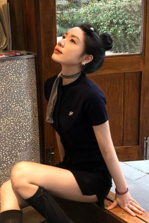 Vintage Navy Blue Knitted Short-Sleeve Women's Summer Cardigan - Slim Fit Round Neck Stylish Top for Y2K and Retro Fashion