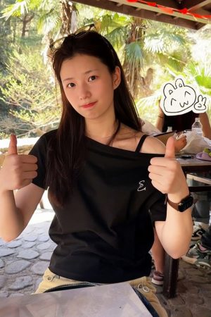 Vintage Off-Shoulder Black T-Shirt for Women - Summer 2025, Short Sleeve, Loose Fit, Slimming Casual Trend