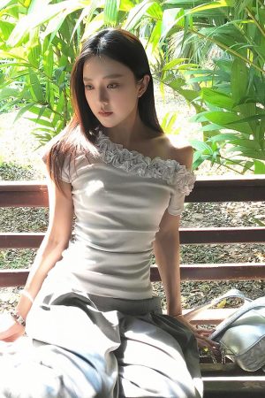 Vintage Off-Shoulder T-Shirt for Women - Summer Multi-Layer Lace, Slim Fit, Short Sleeves, Trendy Niche Design