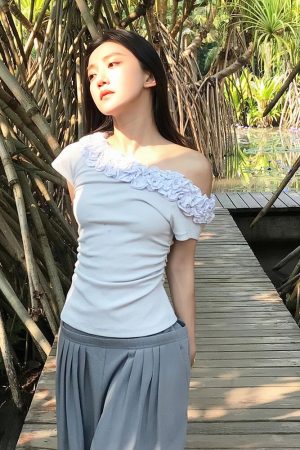 Vintage Off-Shoulder T-Shirt for Women - Summer Multi-Layer Lace, Slim Fit, Short Sleeves, Trendy Niche Design