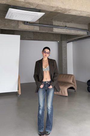 Vintage Plaid Wool Suit Jacket - 50% Wool Thick Textured Fabric, Stylish Cut with Slightly Fitted Waistline for 90s Inspired Look