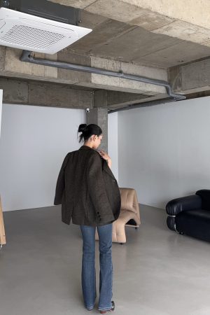 Vintage Plaid Wool Suit Jacket - 50% Wool Thick Textured Fabric, Stylish Cut with Slightly Fitted Waistline for 90s Inspired Look