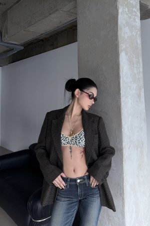 Vintage Plaid Wool Suit Jacket - 50% Wool Thick Textured Fabric, Stylish Cut with Slightly Fitted Waistline for 90s Inspired Look